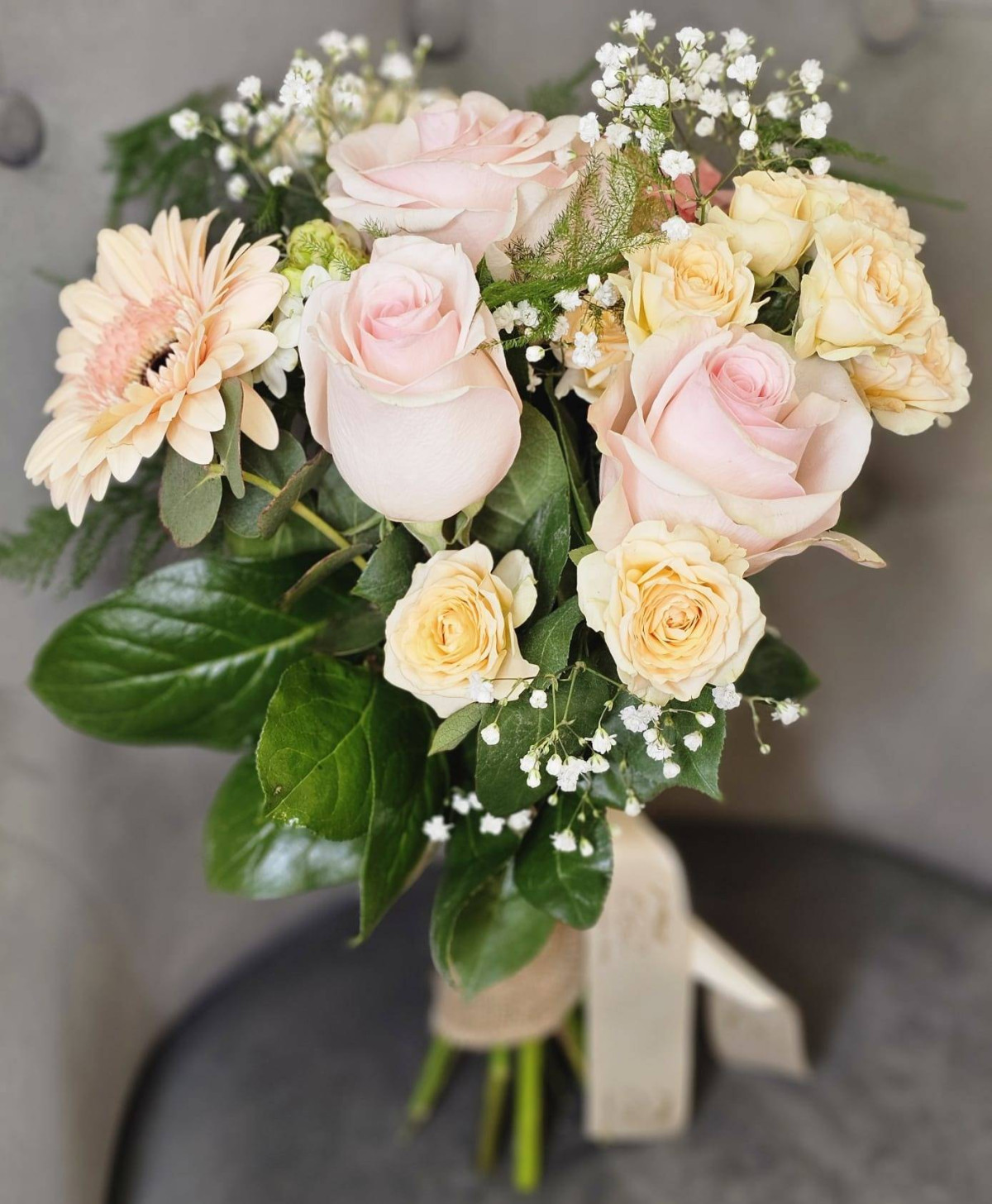Buchet Elegant de Flori Delicate