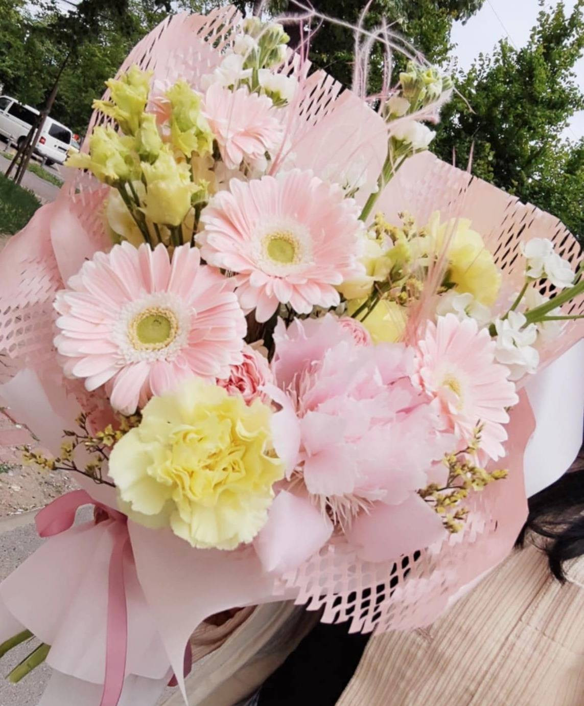 Buchet Pastel cu Bujori