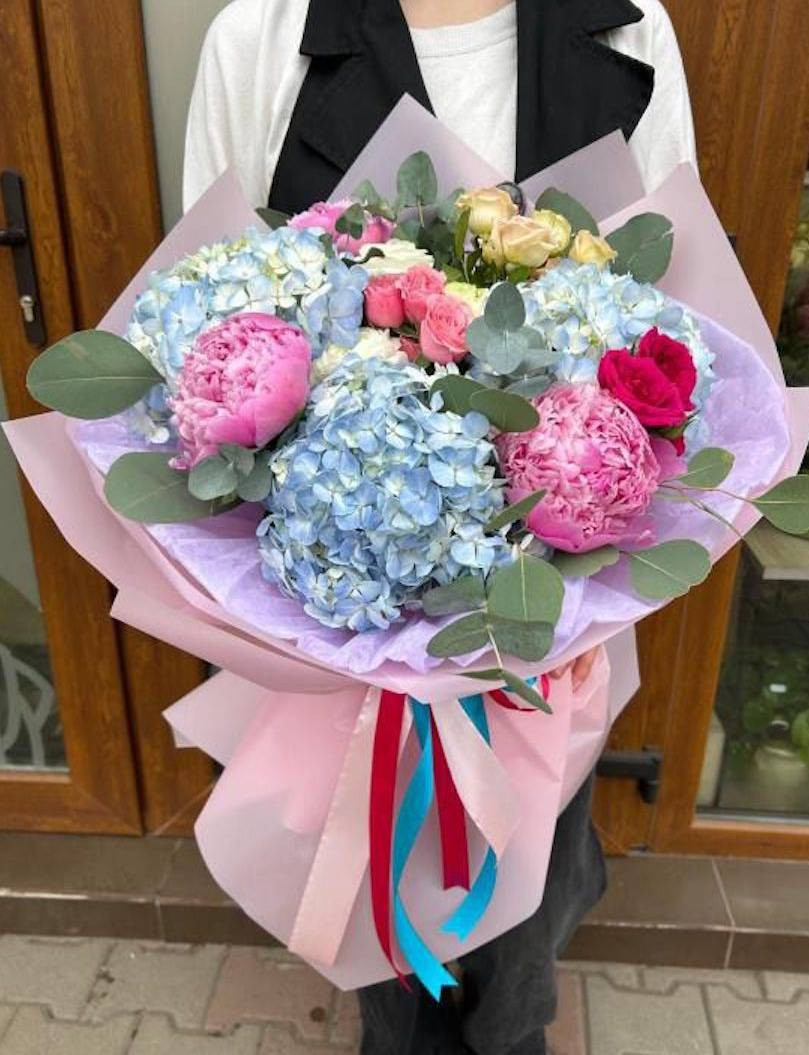 Buchet cu Hortensii și Miniroze