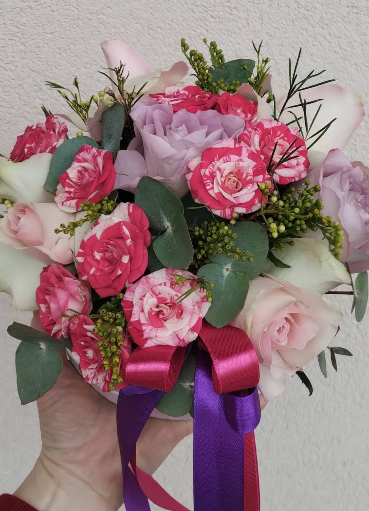 Aranjament în Cutie cu 3 Tipuri de Trandafiri Valentine Special